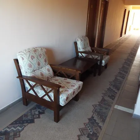 Flora Motel 2*